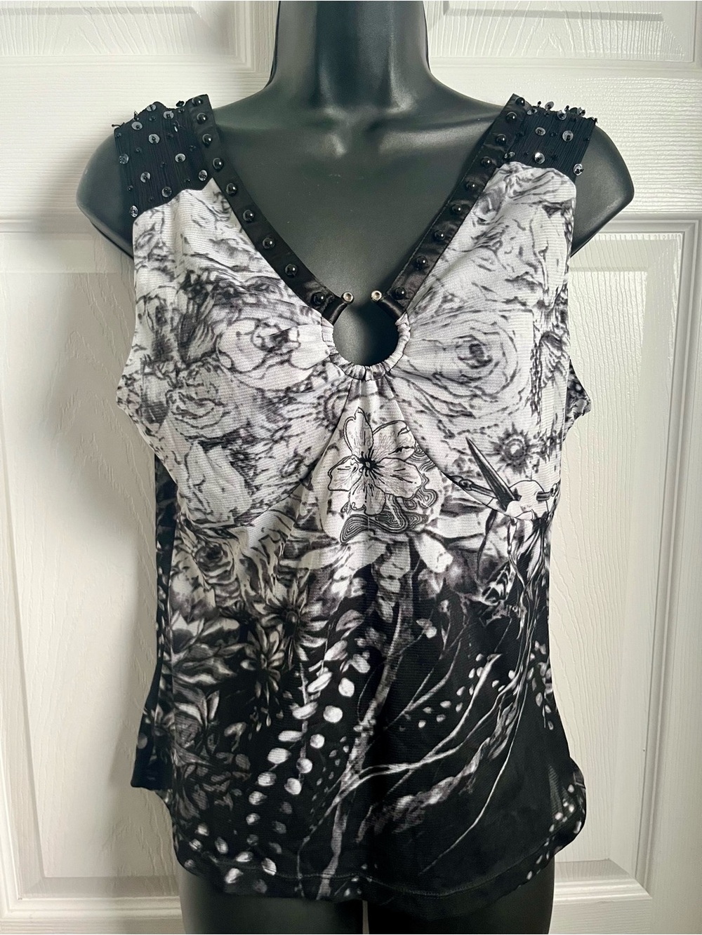 Y2K 90’ Ness Top Cami Medium Women V-Neck Floral Black Sleeveless Grunge Alt
